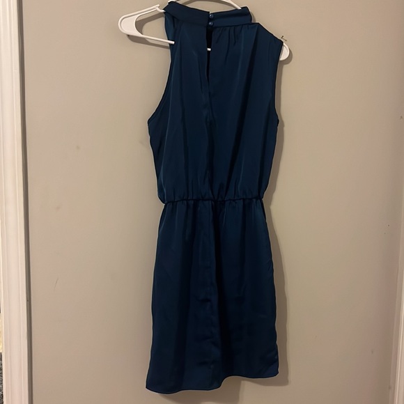 Satin Short formal dress - Picture 3 of 6